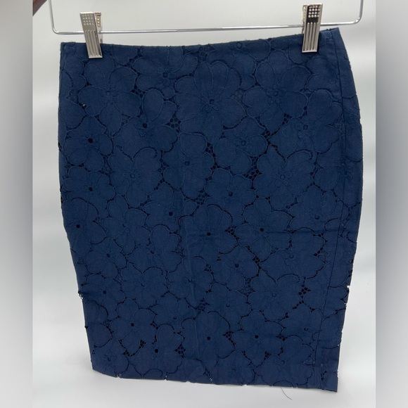 Banana Republic Floral Eyelet Pencil Skirt Size: 00P - Picture 1 of 9